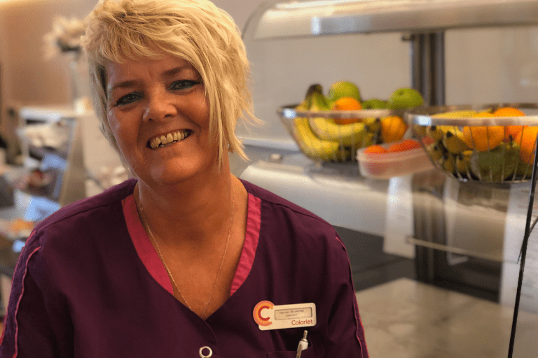 Hermien gastvrouw en voedingsassistente revalidatie